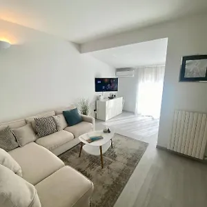 https://front-beach-attic-apartment-with-access-to-beach-club.it-tuscanyhotel.com